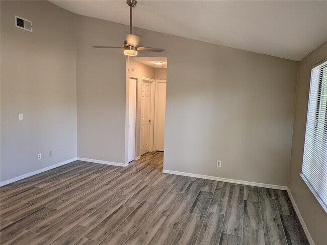 Foto del edificio - 1024 Howell Ave