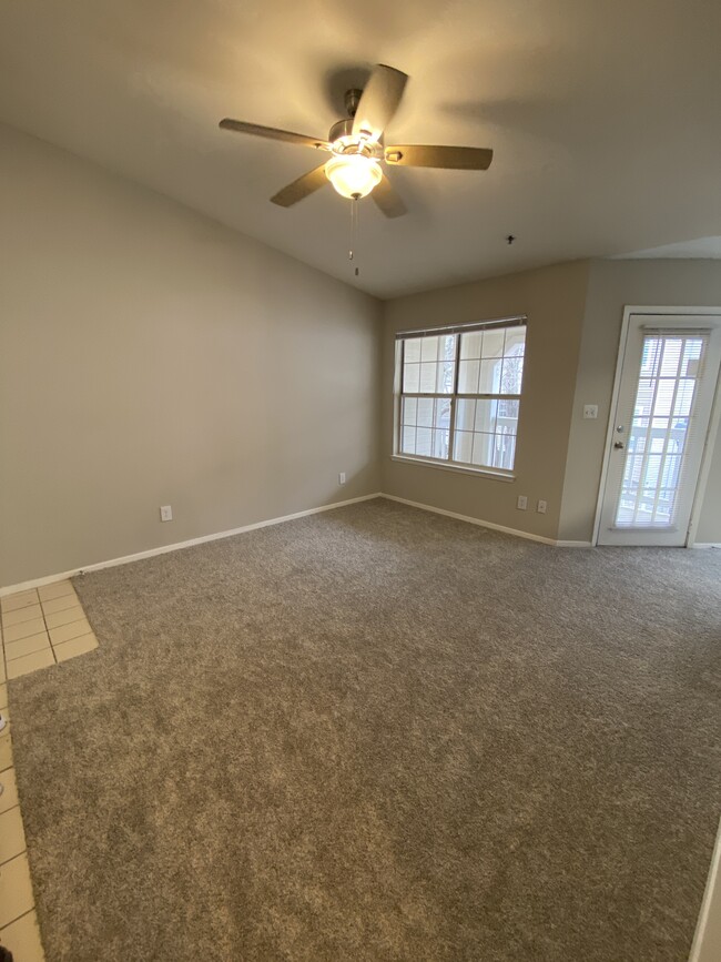 Living room - 1134 Briarhill Ln NE