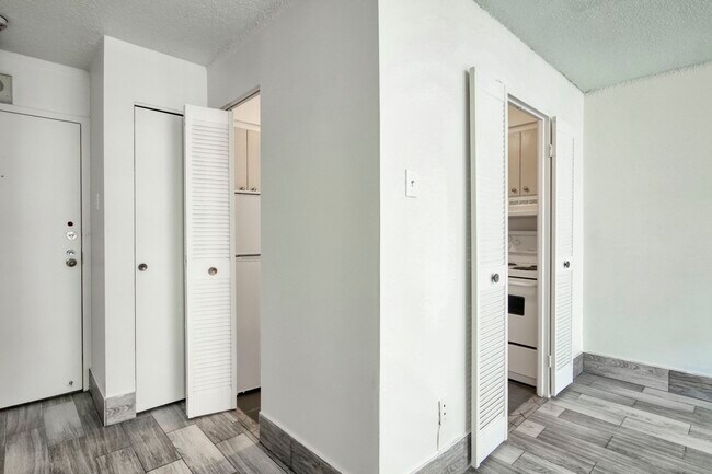 Building Photo - 2285 Rue St Mathieu