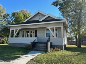 Building Photo - 311 E Main St