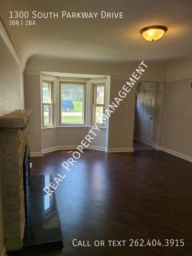 Building Photo - 1300 Parkway Dr