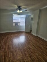 Building Photo - 1306 Heights St Building Photo - 1306 Heights St