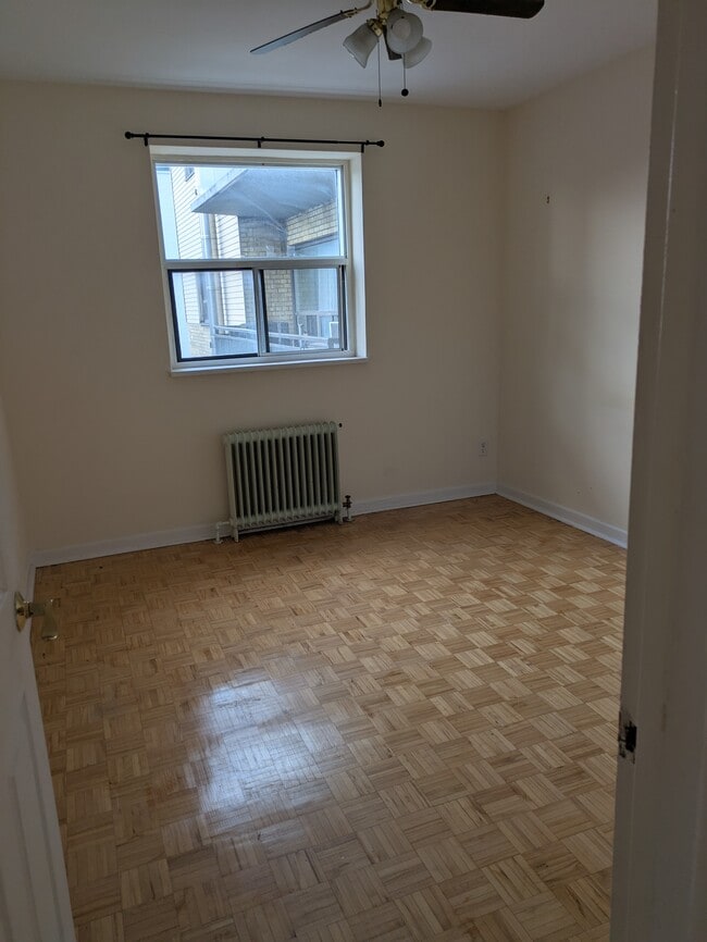 Bedroom - 879 Kennedy Rd