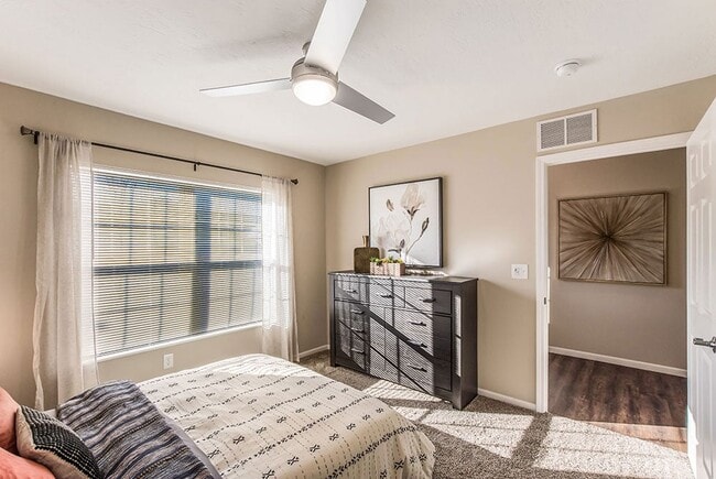 Two Full Bedrooms - Redwood Volo