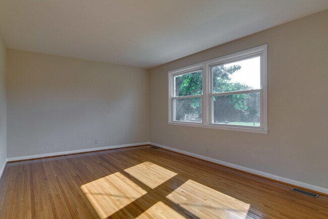 Foto del edificio - 123 Greenlawn Dr