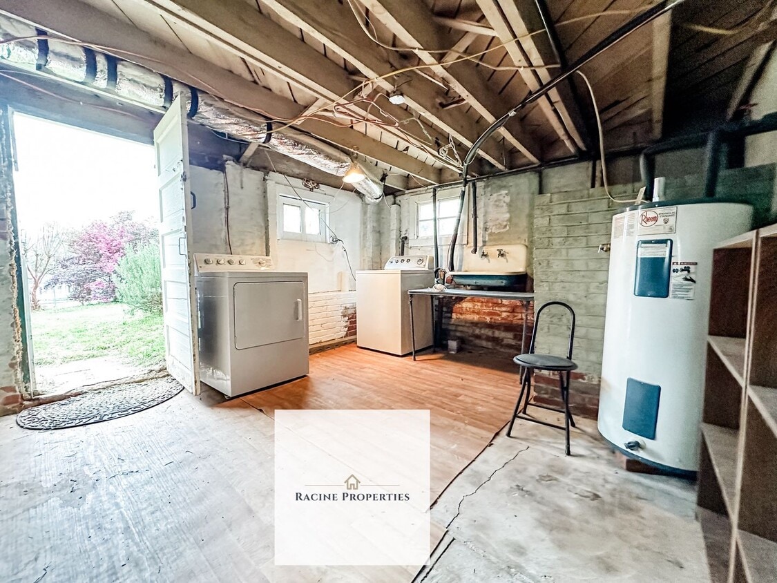 Primary Photo - Charming Two Bedroom Home in Lyman
