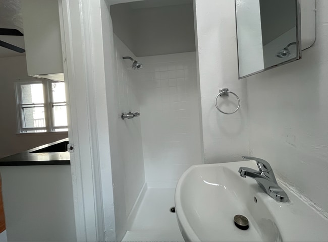 Building Photo - 1617 Normandie Ave