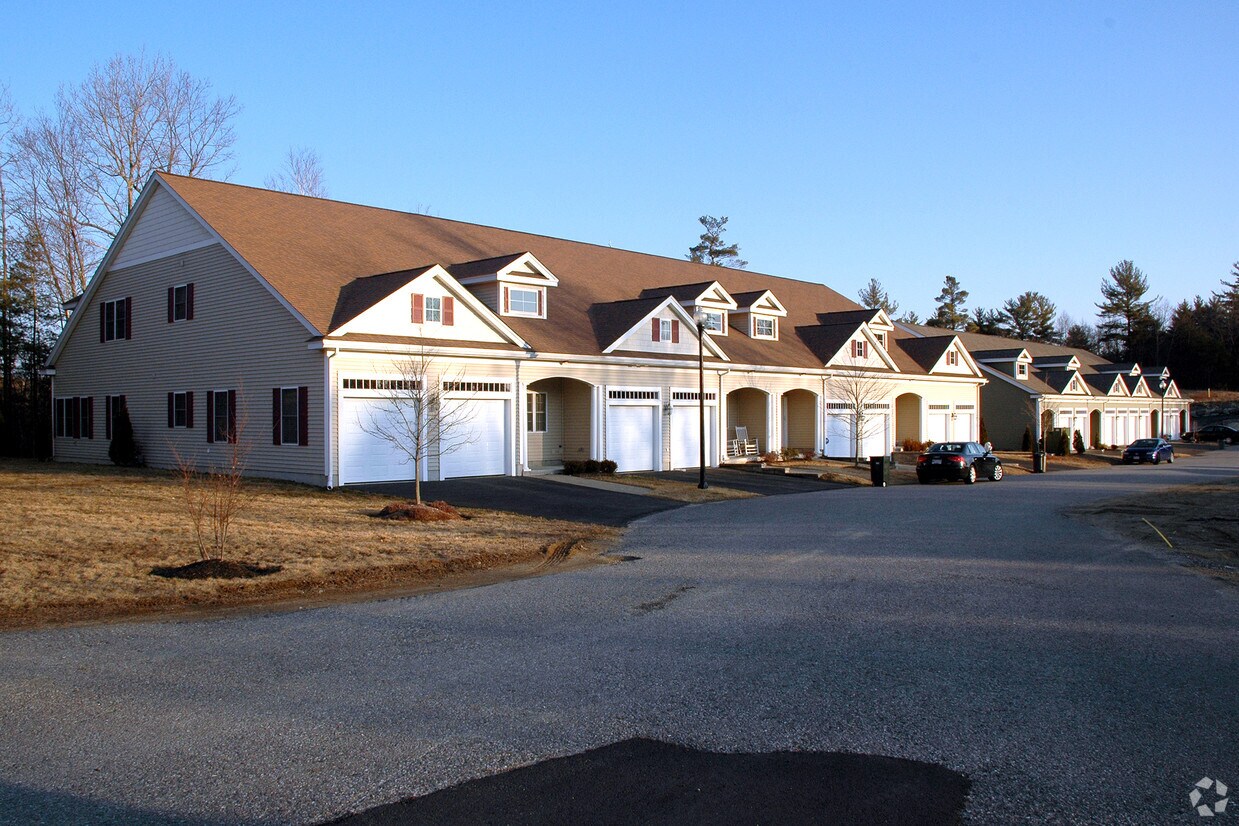 Cedar Wood Estates Condominium Apartments in Middleton, MA