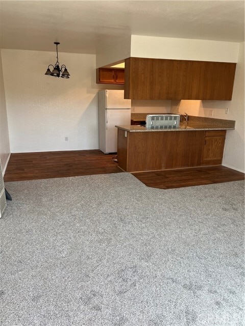 Building Photo - 1023 Oak Dr