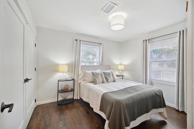 Foto del edificio - 1417 E 38th Pl