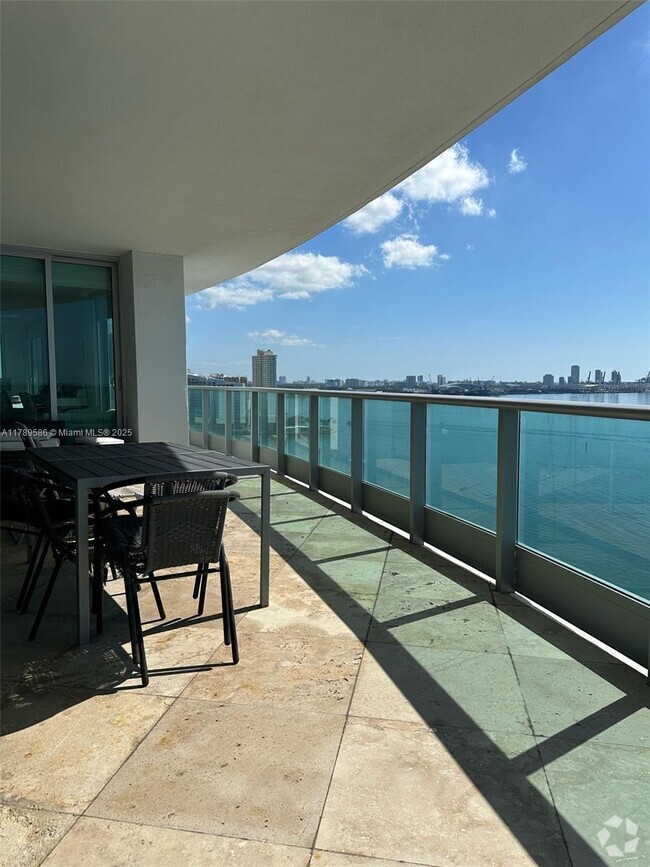 Building Photo - 1331 Brickell Bay Dr