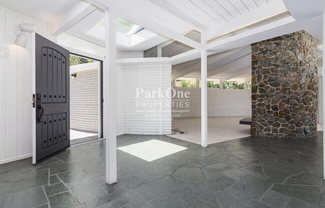 Building Photo - Single-level mid-century home in the heart of Orinda!
