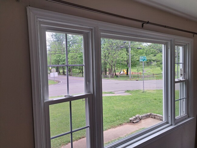 Picture window - 2729 Keith Ave