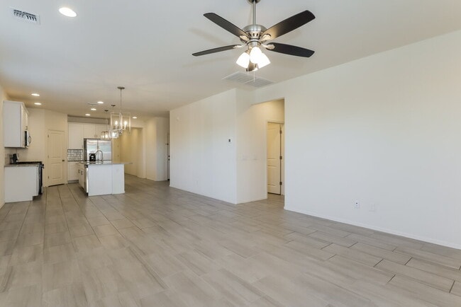 Building Photo - 12100 W Charismatic Dr