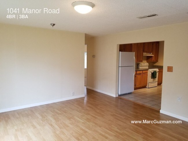 Building Photo - 1041 Manor Rd