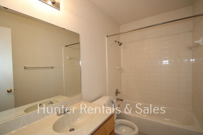 Building Photo - 4612 Hank Dr