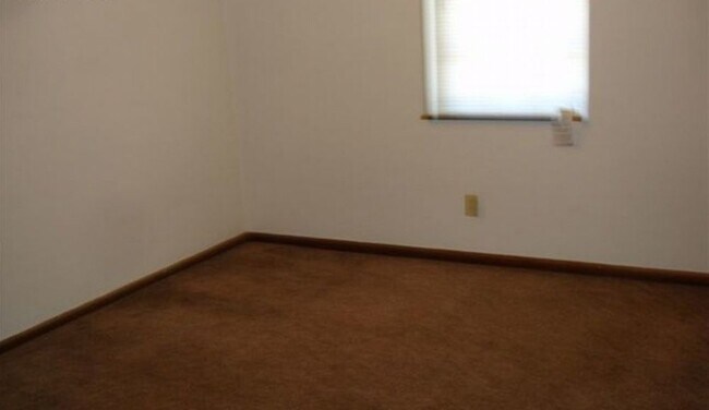 Building Photo - Raytown 2 Bedroom Apartment-Available NOW