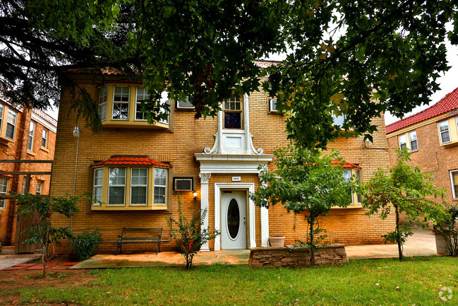 3500 N Robinson Ave - 3412-3500 N Robinson Ave