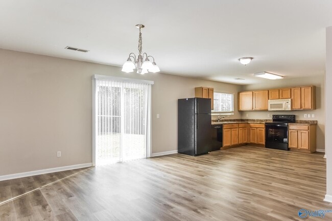 Building Photo - 138 Whitestone Dr NE