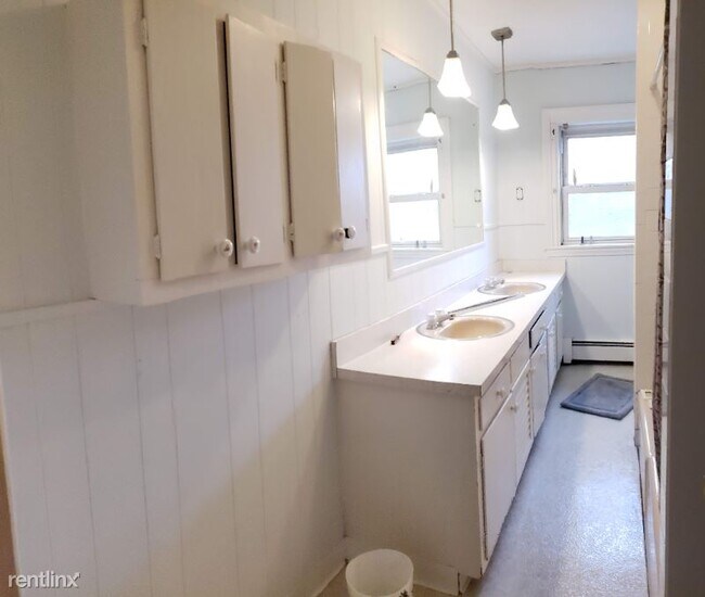 Building Photo - 4 br, 2.5 bath House - 47 FRANCIS ST
