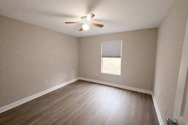 Foto del edificio - 4708 Golfview Blvd