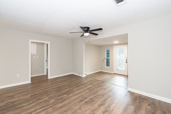 Foto del edificio - 2523 S Broadway St