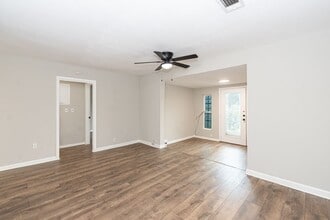 Building Photo - 2523 S Broadway St