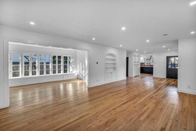 Building Photo - 1701 Mohle Dr