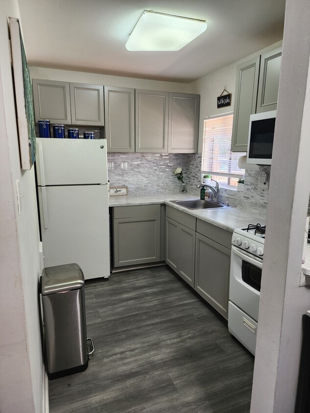 Kitchen - 12809 E Shelby Ln