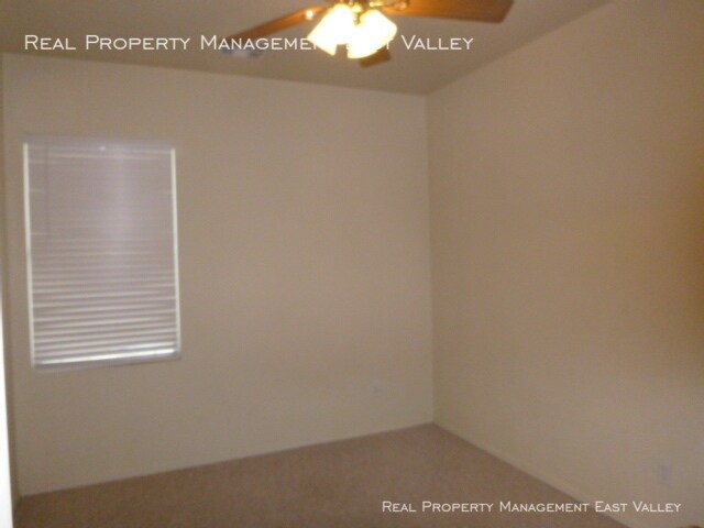 Building Photo - 422 N Mahogany Ct