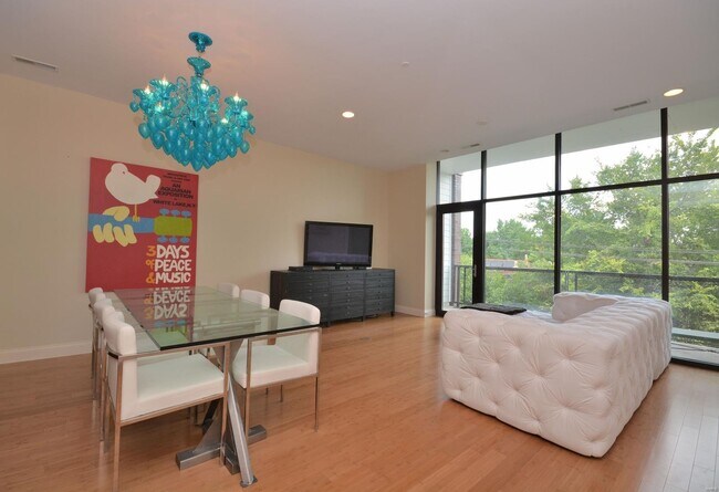 Foto del edificio - 6451 Clayton