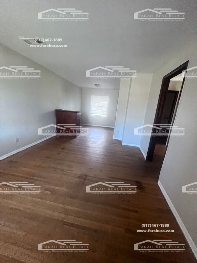 Building Photo - Home Available in Arlington!