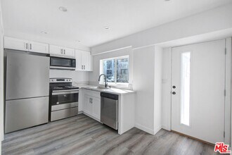 Building Photo - 1610 S Beverly Glen Blvd