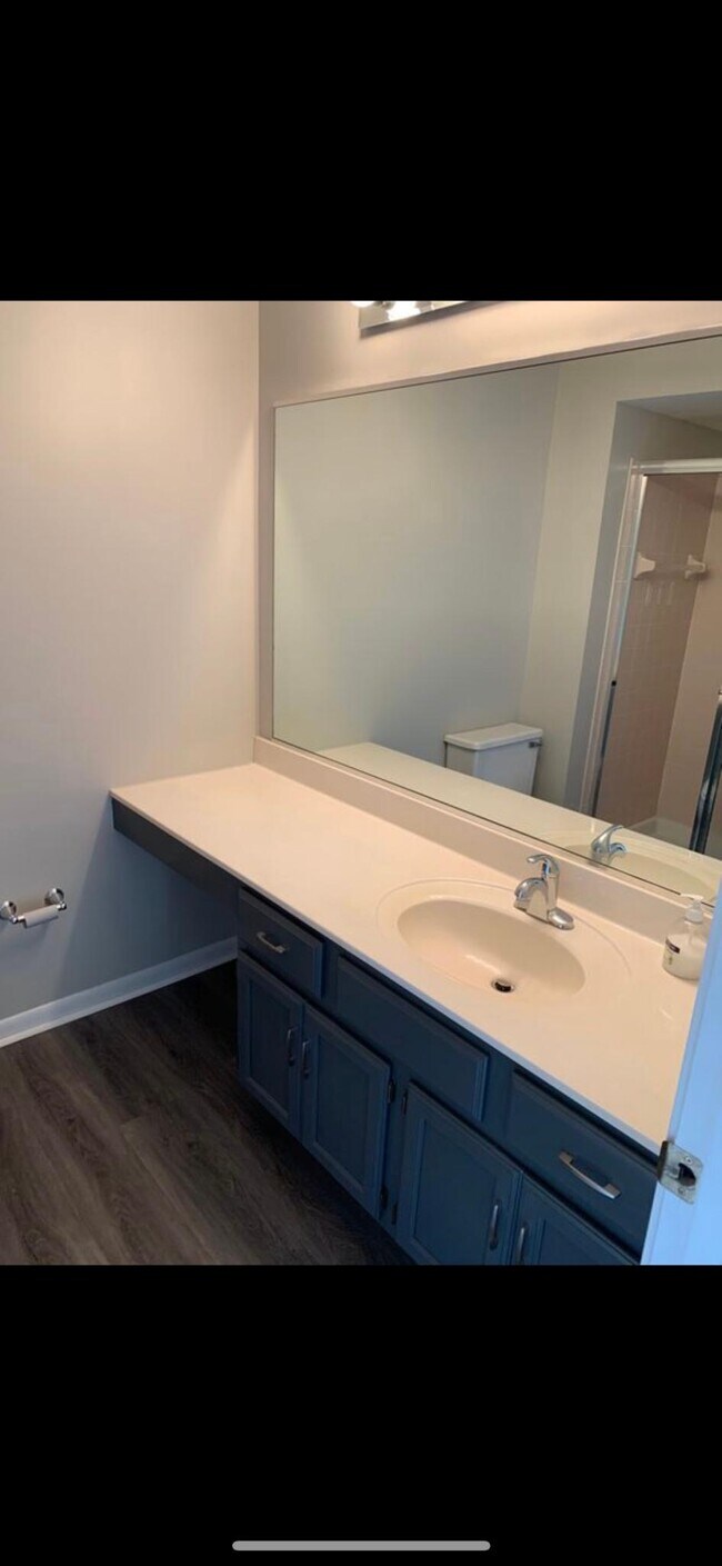 Foto del edificio - 576 Cloverfield Ln