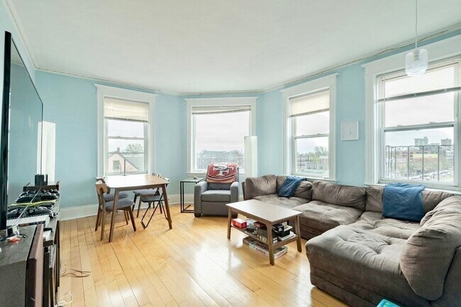 Building Photo - 178 Brighton Ave