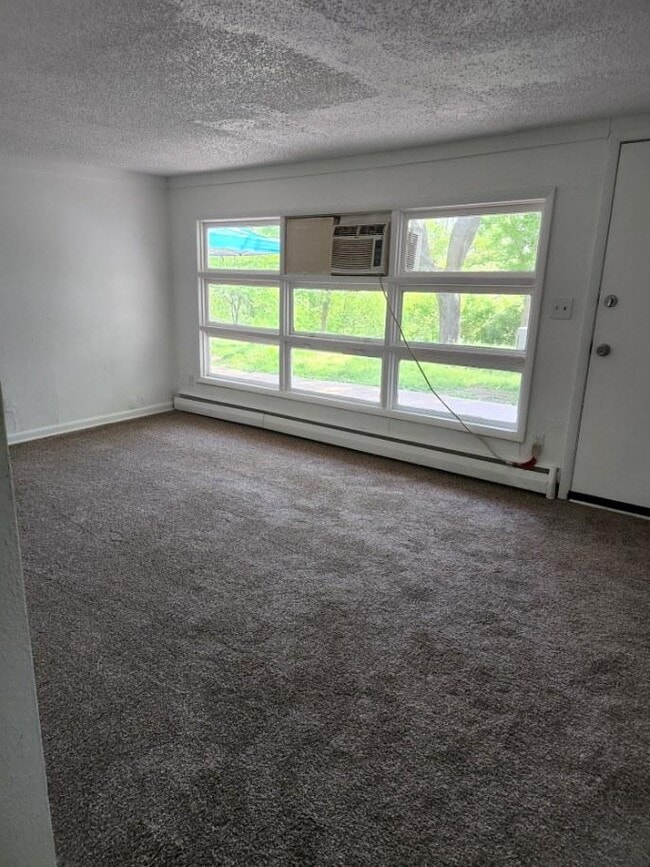 Living/Main Room - 5913 NW Bell Rd