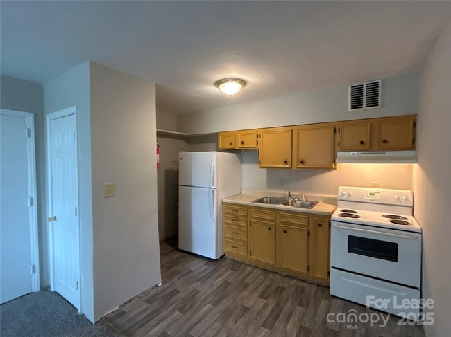 Foto del edificio - 2126 E 7th St