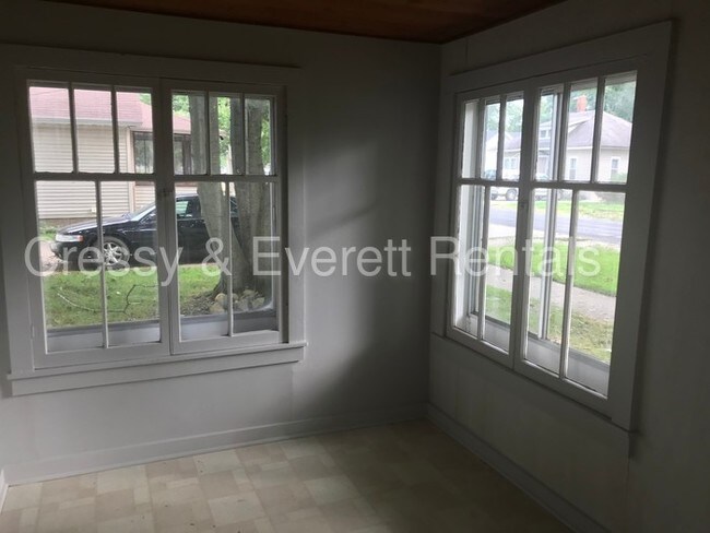 Building Photo - Clean house in Berrien Springs!