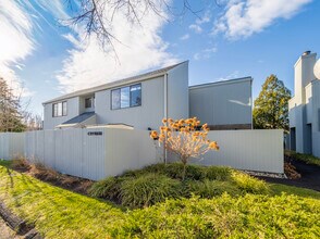 Building Photo - 2 Cypress Ln