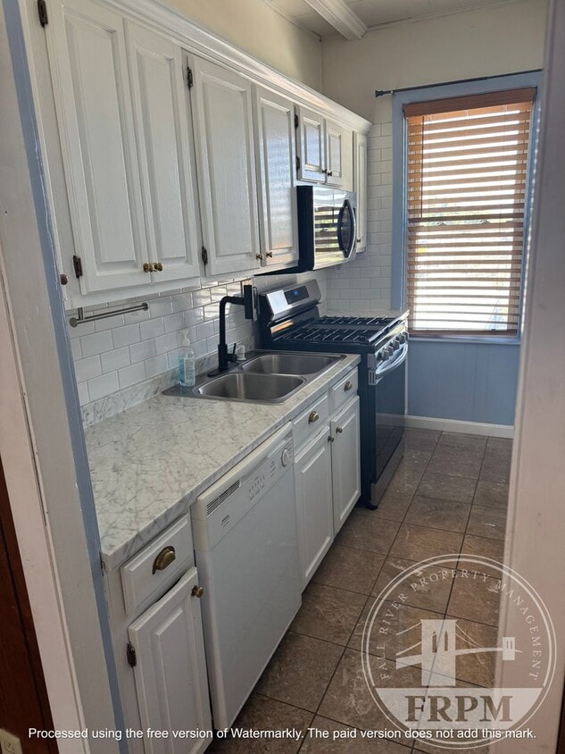 463-465 Sawyer St - 463-465 Sawyer St