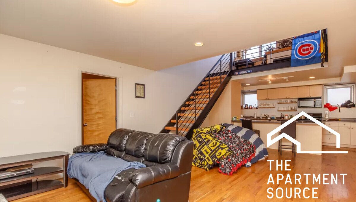 Foto principal - 933 W Irving Park Rd