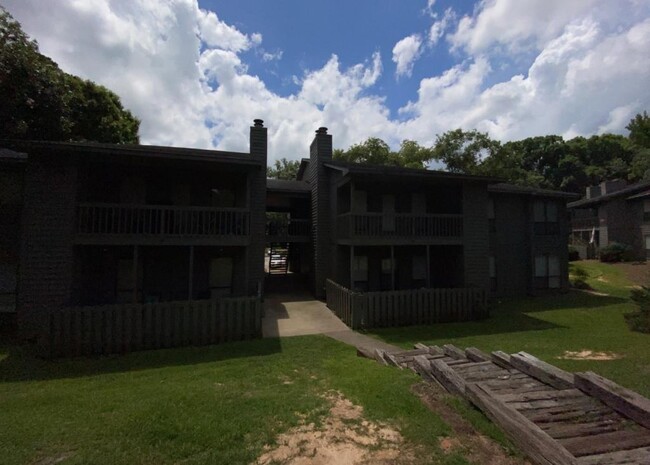 Building Photo - 1849 Tryon Dr