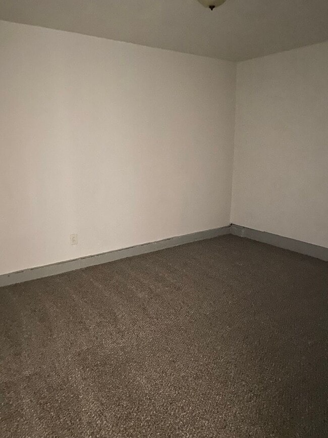 Building Photo - LIMITED TIME**NO APPLICATION FEE**1/2 OFF DEPOSIT**