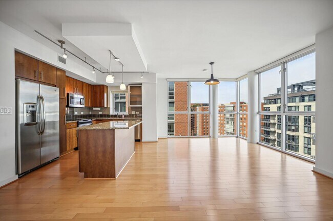 Building Photo - MUST SEE! Beautiful 2BR/2BA top floor corn...