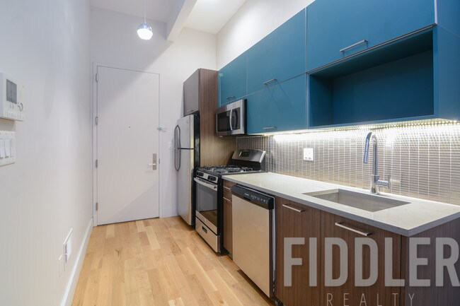 Building Photo - 372 Kosciuszko St