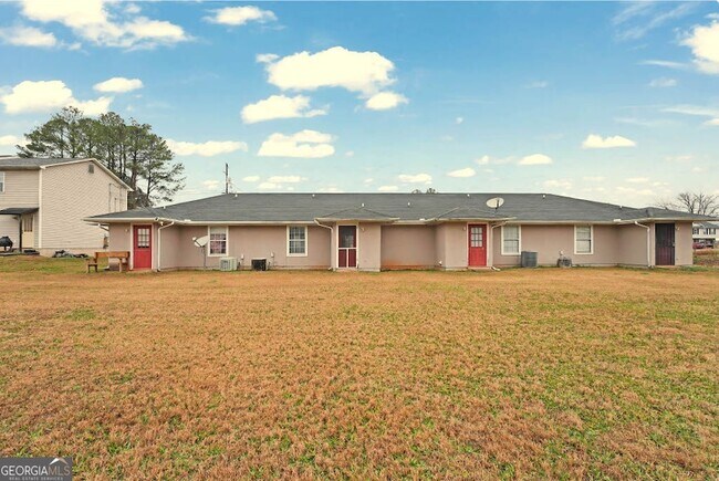 Building Photo - 124 Evergreen Trail SE