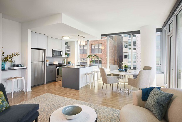 Foto principal - 725 S Wells St