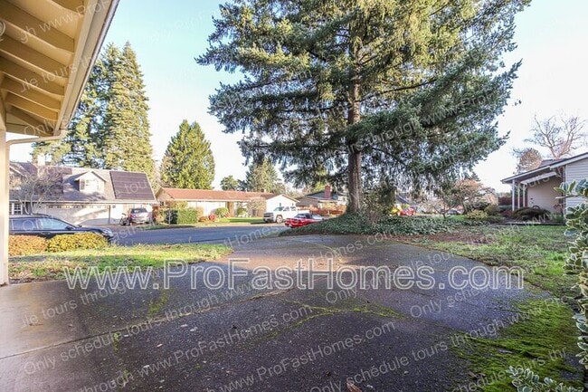 Building Photo - 14210 SW Rochester Dr