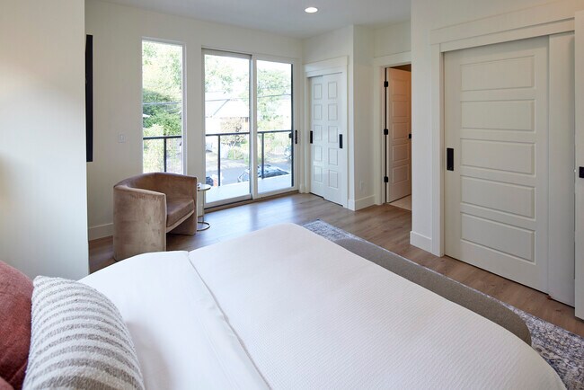 Foto del edificio - 140 Sacramento Townhomes