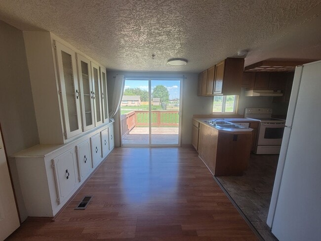 Building Photo - Horse Property with land in Finley/Kennewick